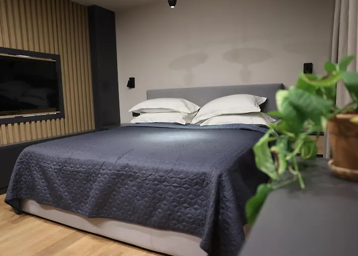 Premium 1 * Tirana
